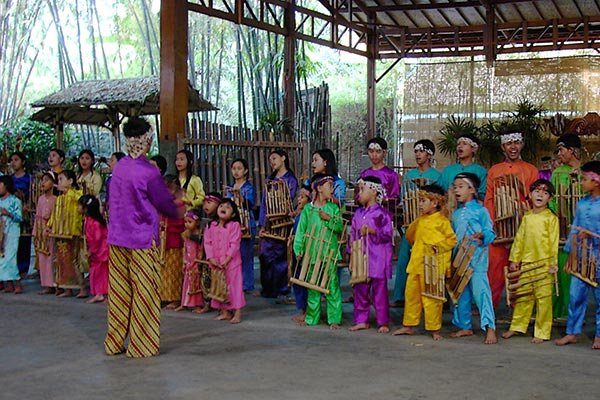 Java Bali 2003 Saung Angklun Pak Ujo Java Bali 2003 Saung Angklun Pak Ujo