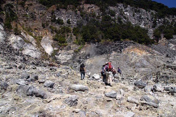 Java-Bali-2007-Tangkubanprahu-Domas-krater Peru 2005 Lagunillas